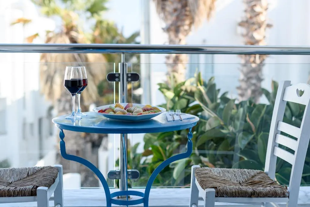 Double or Twin CLASSIC Room, Alesahne Beach, Santorini