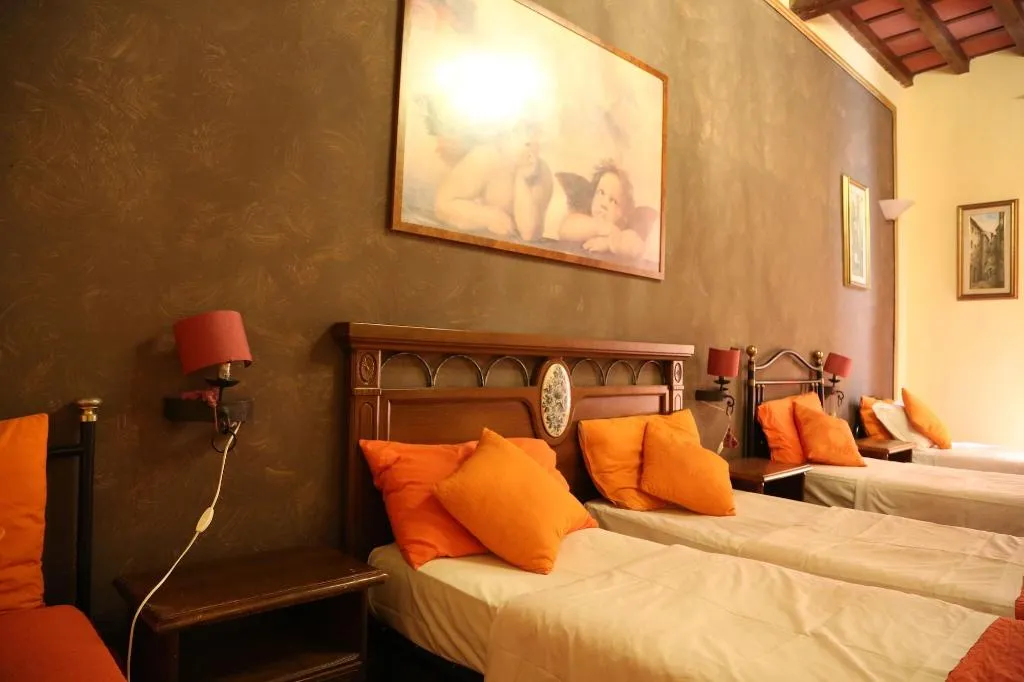 Room, Riverbanks, Florence