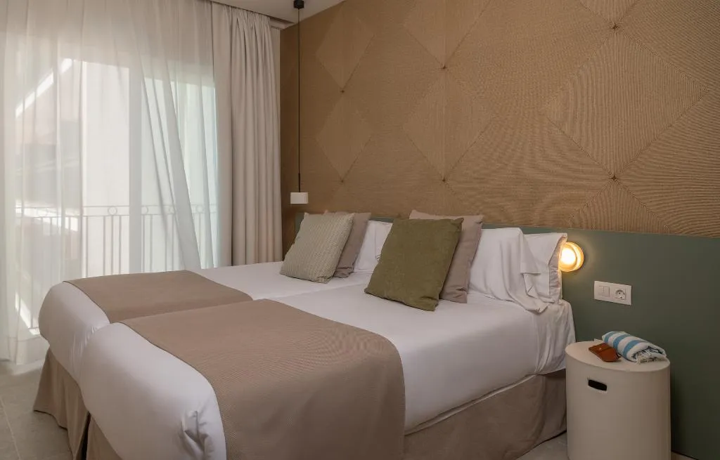 QUADRUPLE SUPERIOR Room, Aqua Hotel Bertran Park**** Adults Recommended, Costa Brava