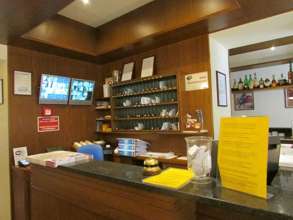 Lobby, Taormina, Rome