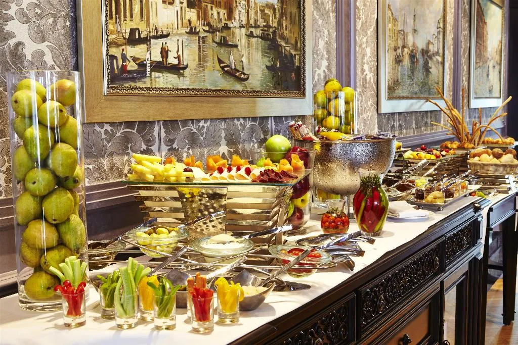 Restaurant, Kempinski Palace Cairo, Cairo