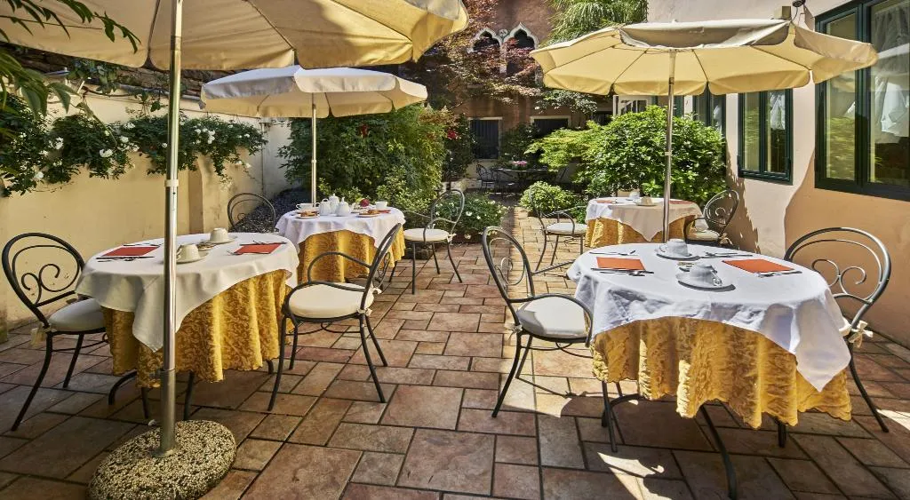 Terrace, Gardena, Venice