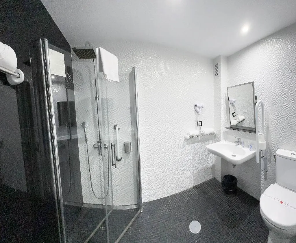 DOUBLE STANDARD Room, Avenida de España, Madrid