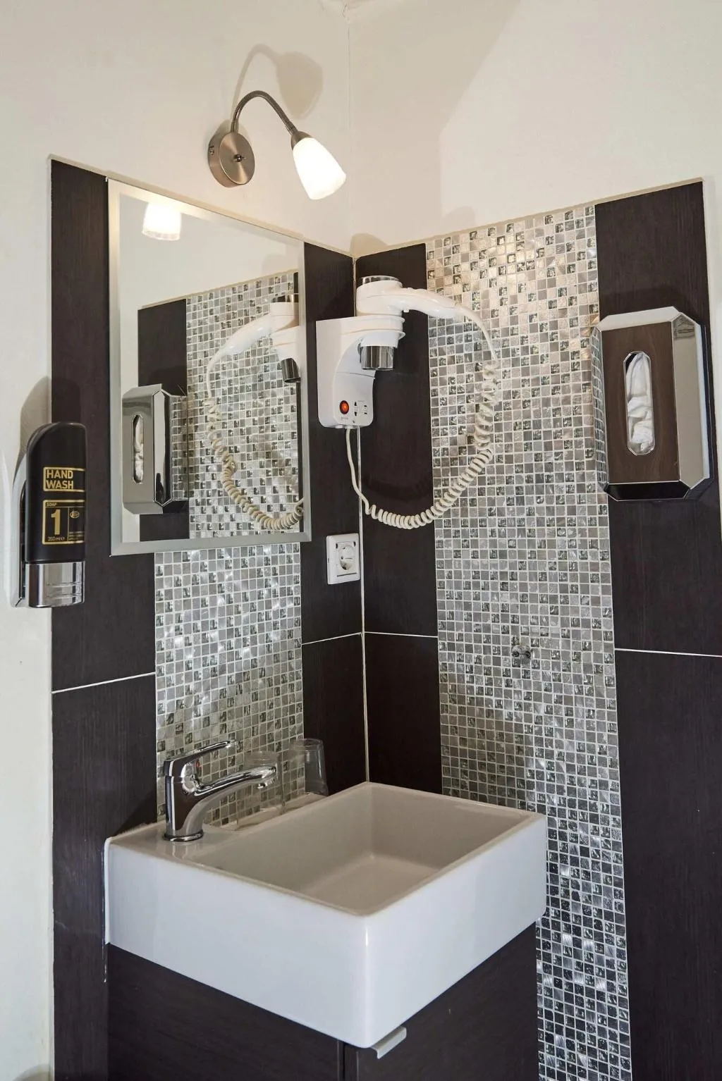 Double or Twin WITH SHARED BATHROOM Room, ITC Hotel, Amsterdam