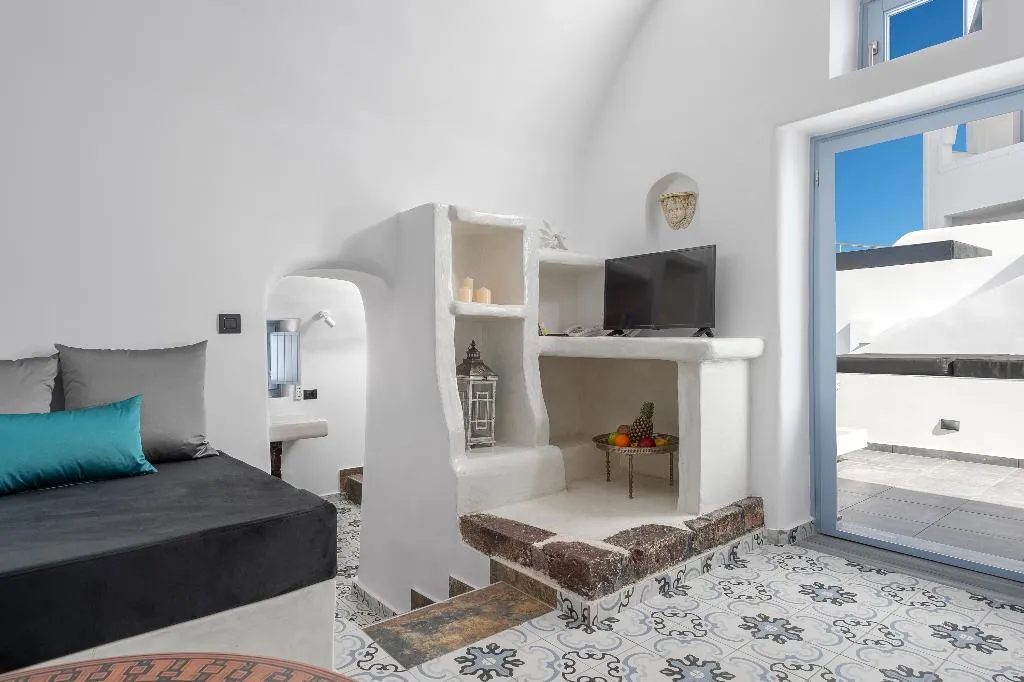 SUITE WITH JACUZZI Room, Sole D'Oro Luxury Suites, Santorini
