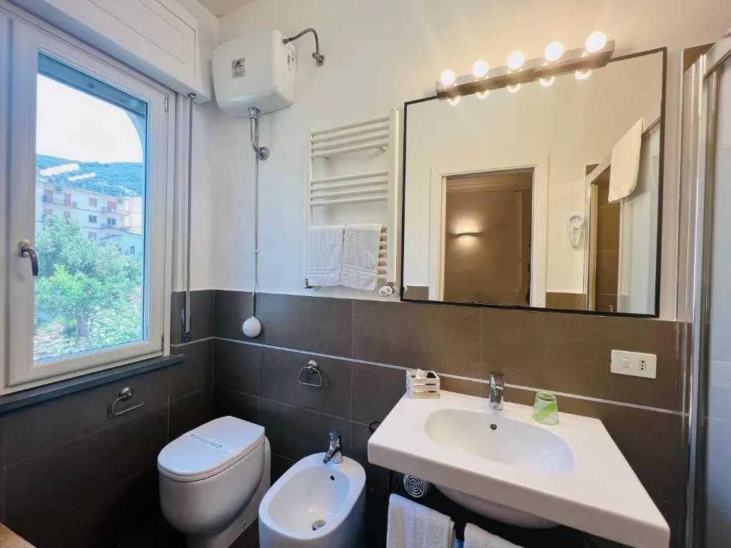 DOUBLE QUEEN SIZE BED Room, Villa Sorrento Resort, Naples