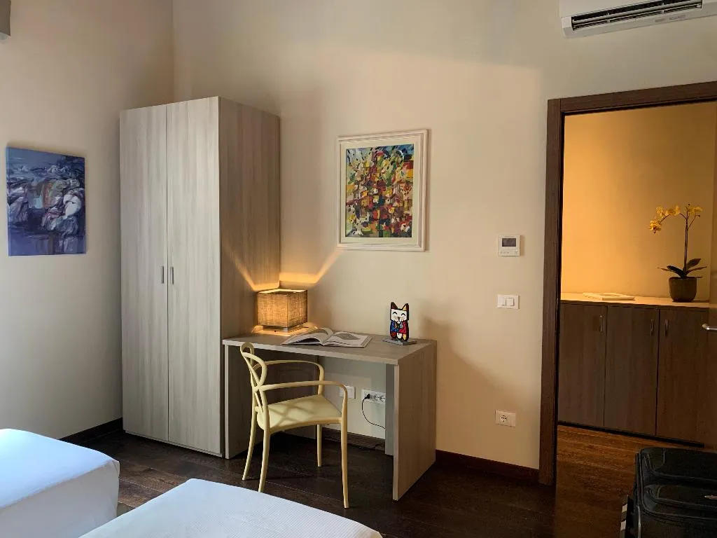 APARTMENT CLASSIC TWO BEDROOMS Room, Florence Art Apartments, Florence