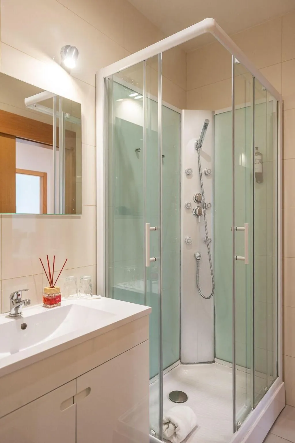 Room, Oporto Stories Apartments - Santa Catarina, 219, Porto