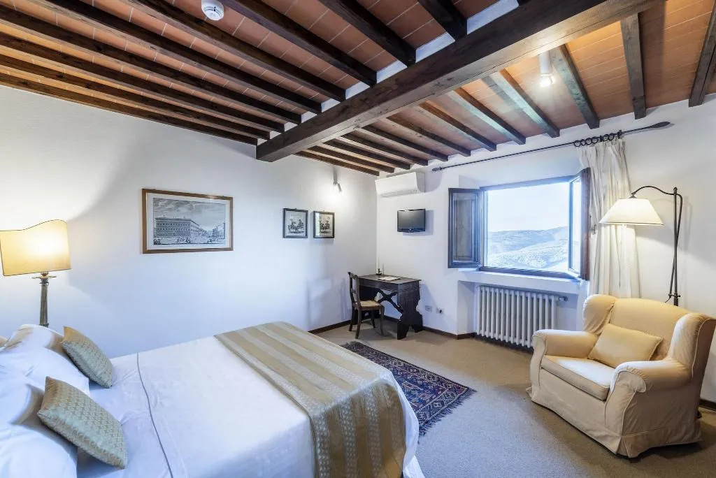 DOUBLE CLASSIC QUEEN BED Room, Relais Vignale & Spa, Florence