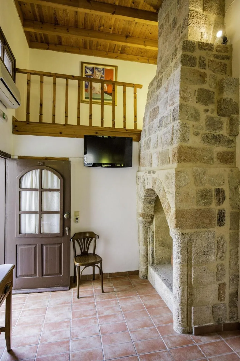 Room, Camelot, Rhodes