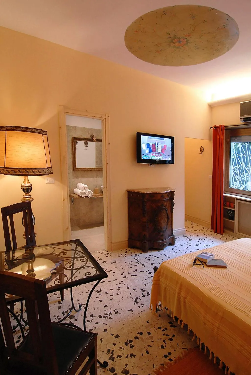 Room, Tiburtina Garden, Rome