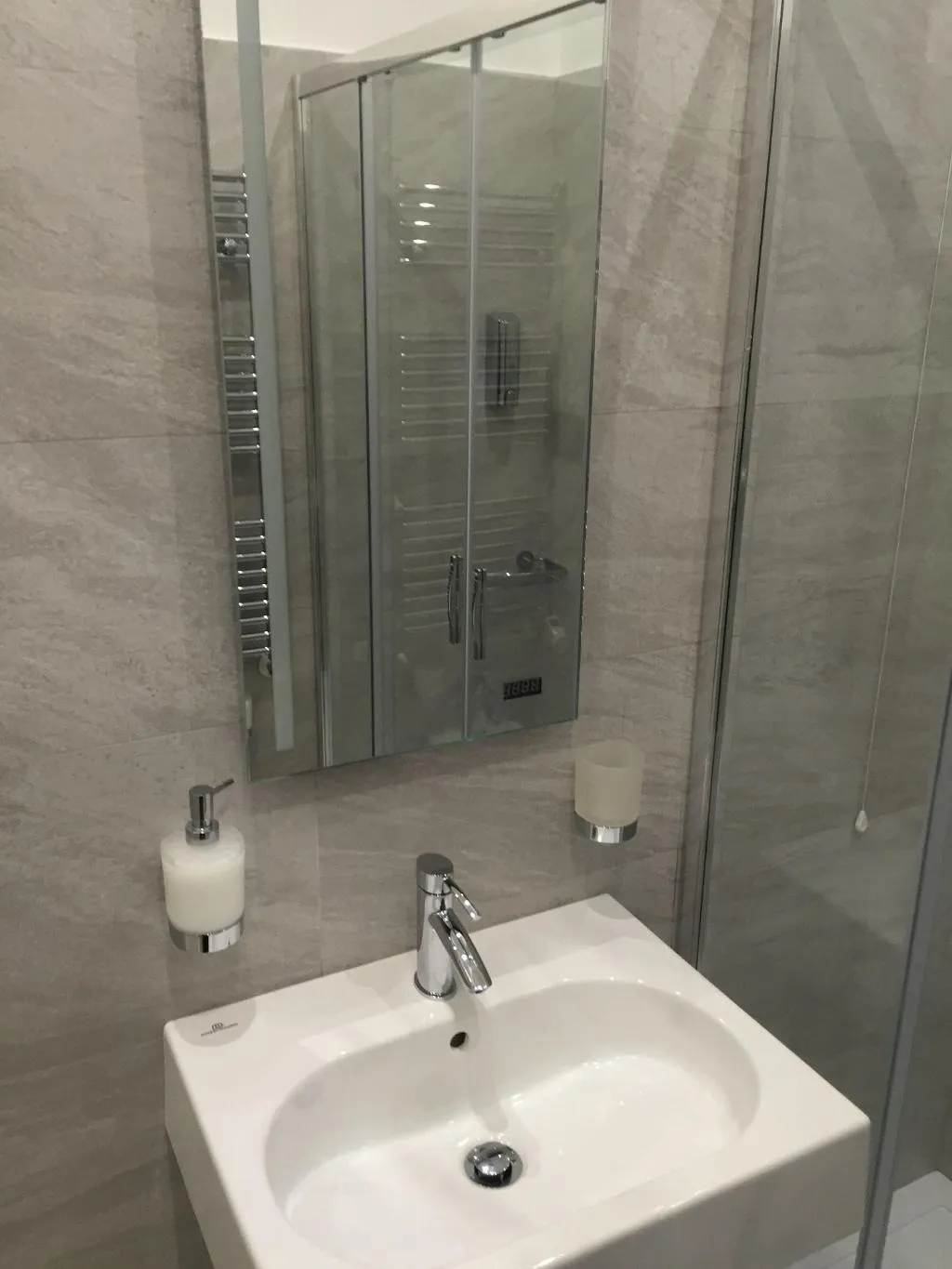 Room, Picaflor, Milan