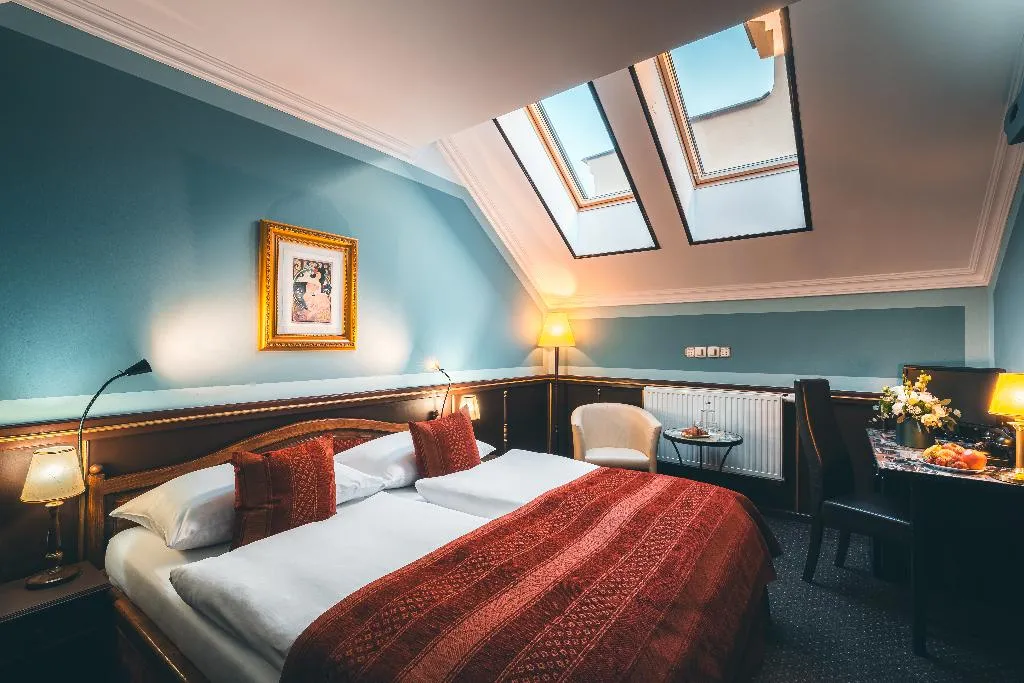 DOUBLE QUEEN SIZE BED Room, Hastal Hotel Prague Old Town, Prague