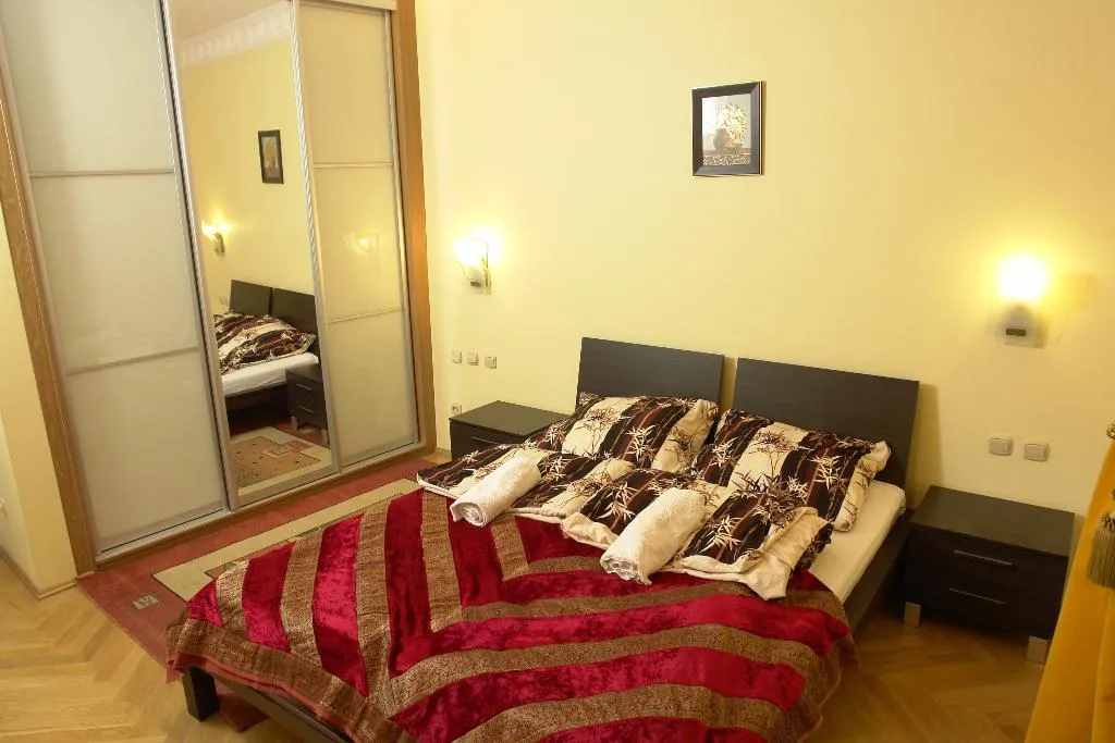 APARTMENT CAPACITY 5 TWO BEDROOMS Room, P&J Tourist Apartments, Krakow