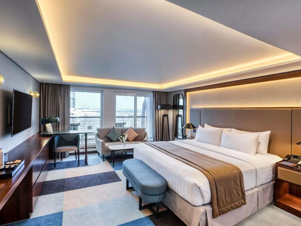 DOUBLE WITH BALCONY Room, Queen Elizabeth 2, Dubai