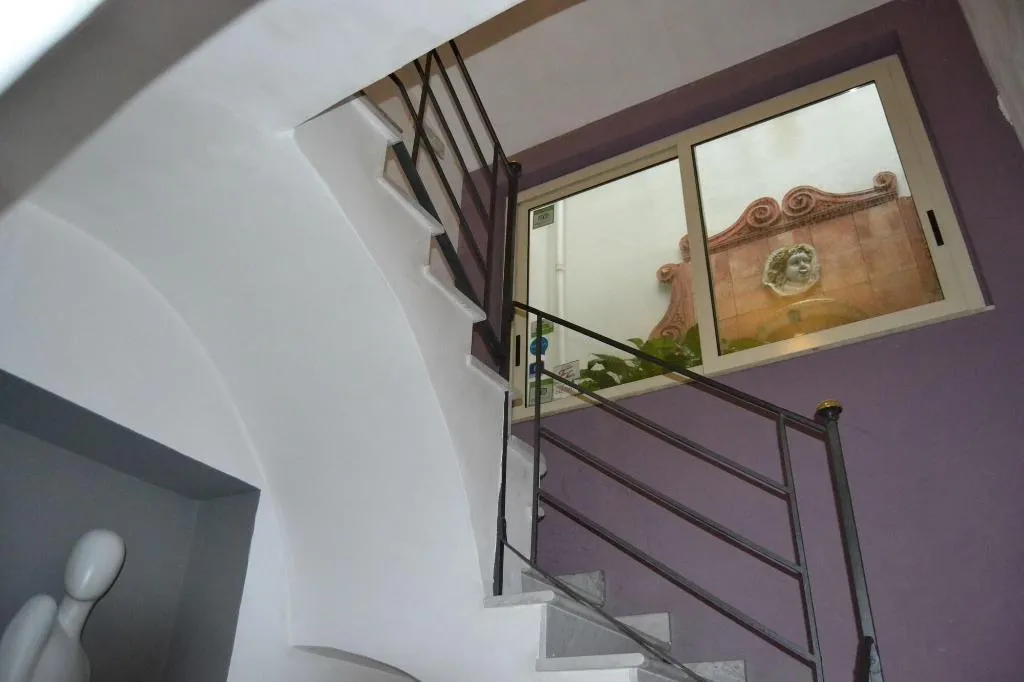 Lobby, Four Rooms, Catania