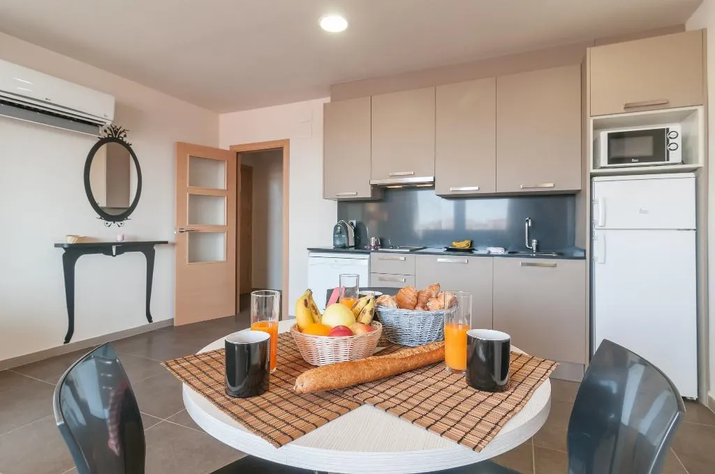 STUDIO CAPACITY 3 Room, Pierre & Vacances Barcelona Sants, Barcelona