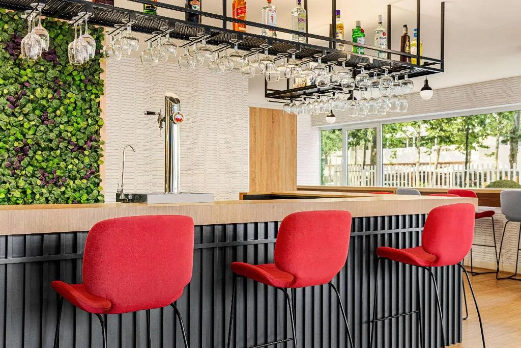 Bar, Ramada by Wyndham Madrid Tres Cantos, Madrid