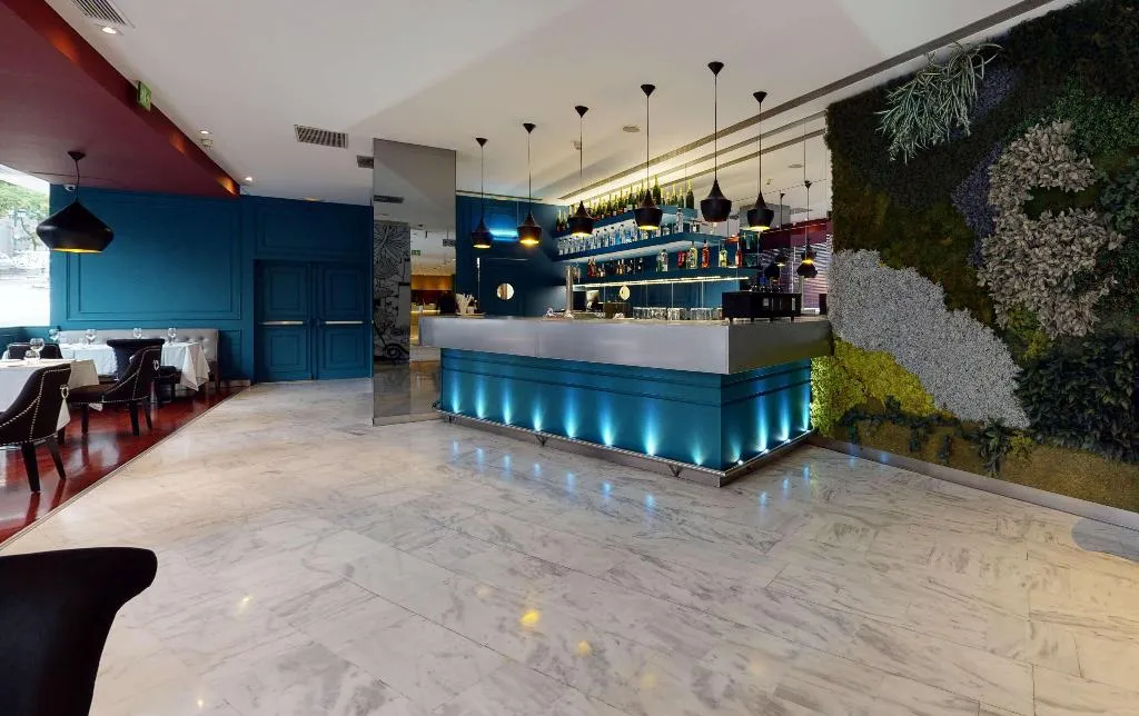 Bar, Radisson RED Madrid, Madrid