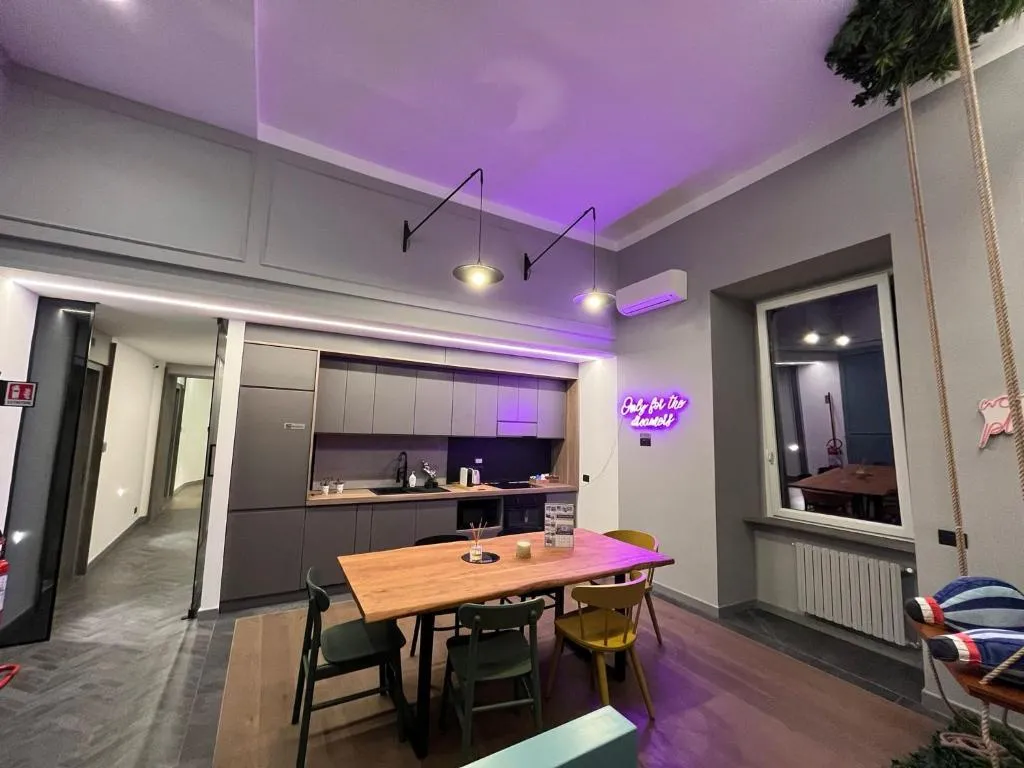 DOUBLE STANDARD Room, Rettifilo 311, Naples