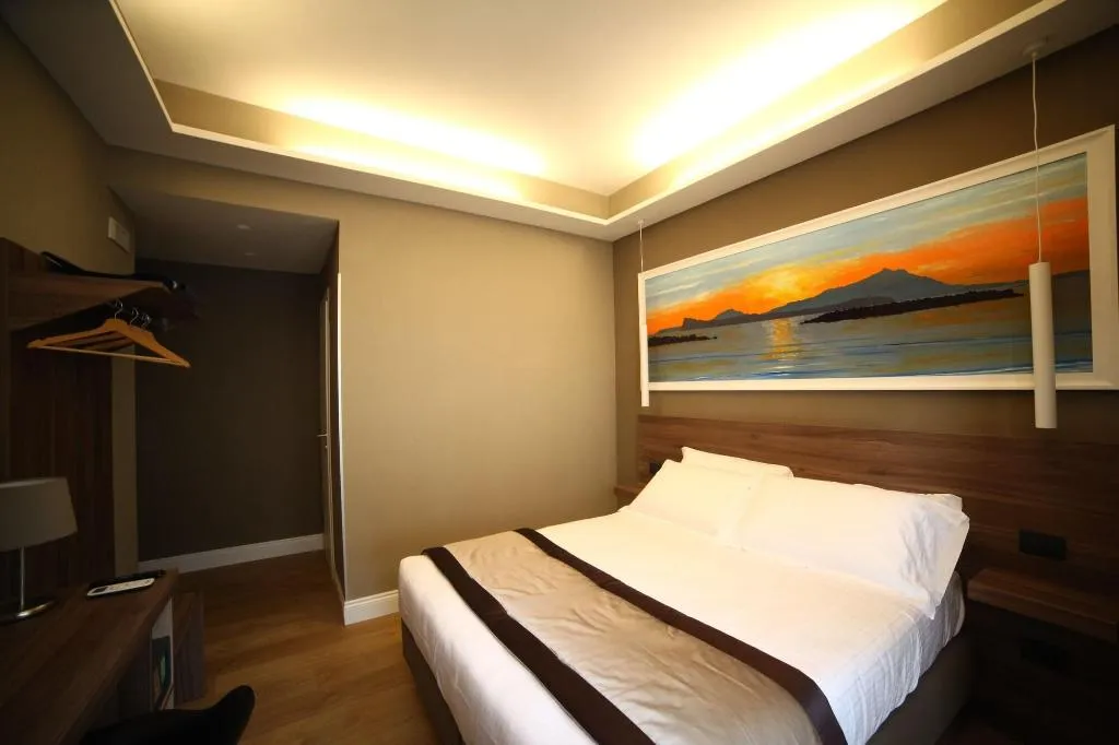 Room, 7Th Floor Suite, Naples