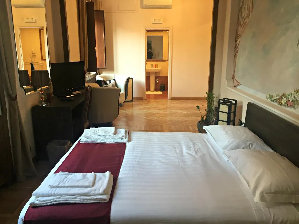 Room, Residenza Delle Arti, Rome