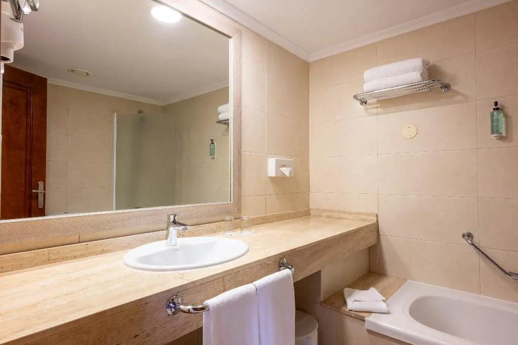 Double or Twin STANDARD Room, Landmar Costa Los Gigantes Family Resort, Tenerife