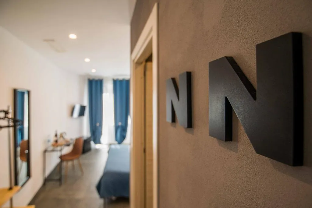 TRIPLE BASIC Room, Quattro Briganti, Naples