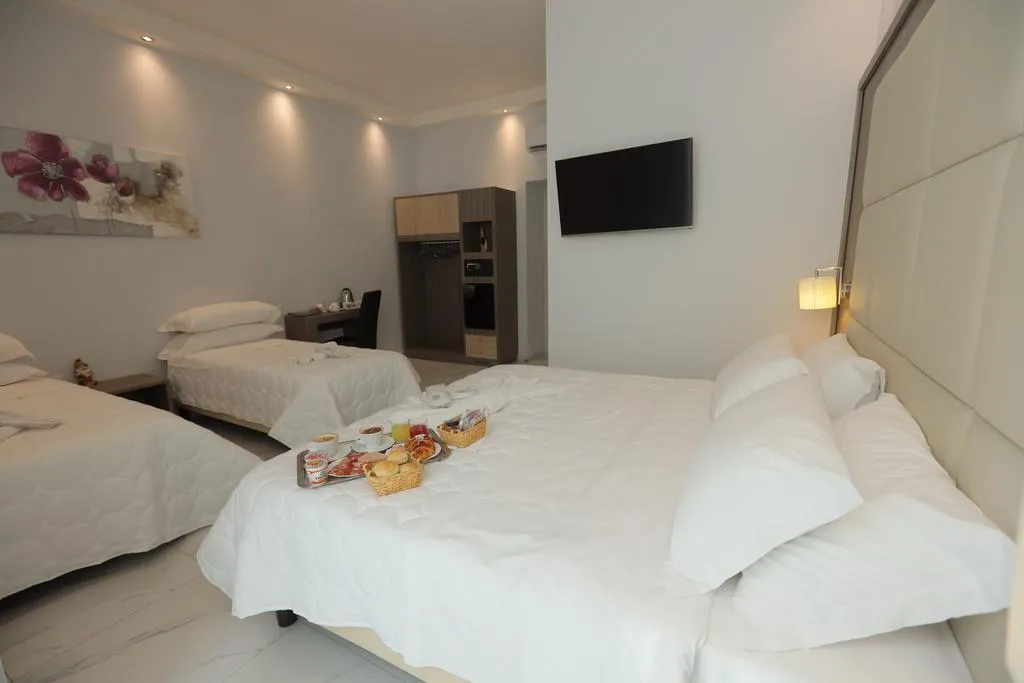Room, Garibaldi Suite, Naples