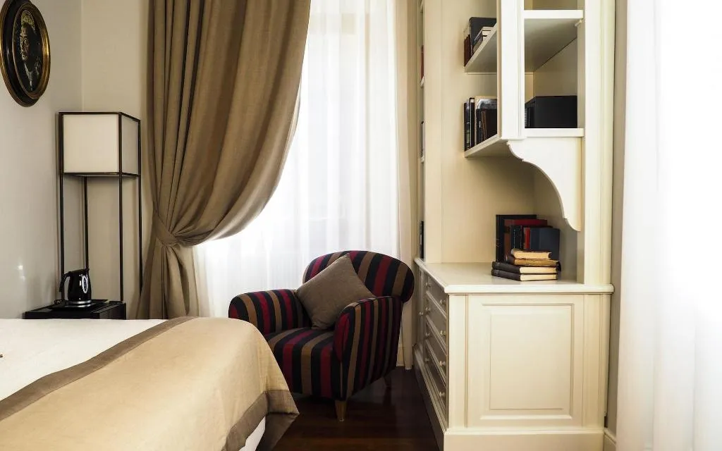 Room, Aqa Palace, Florence