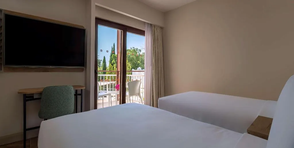 FAMILY ROOM DELUXE WITH VIEWS Room, DoubleTree By Hilton Bodrum Isıl Club Resort, Bodrum