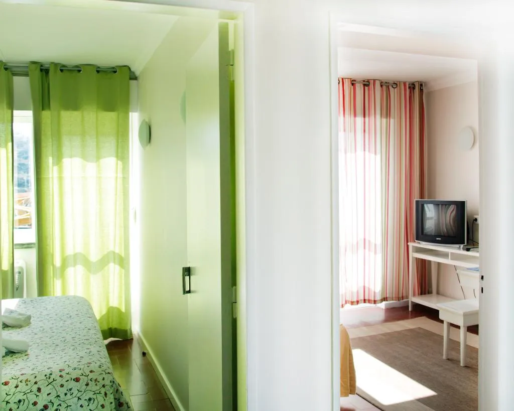 APARTMENT CAPACITY 4 TWO BEDROOMS Room, Sintra Sol Apartamentos Turisticos, Lisbon