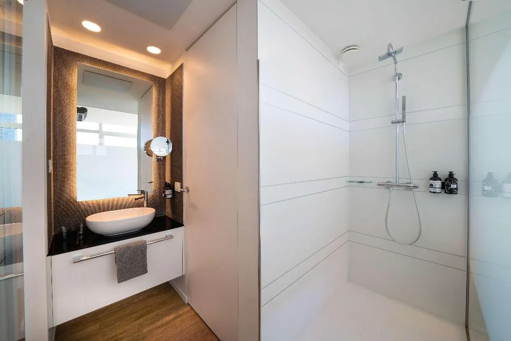 Room, Innside Milano Torre Galfa, Milan