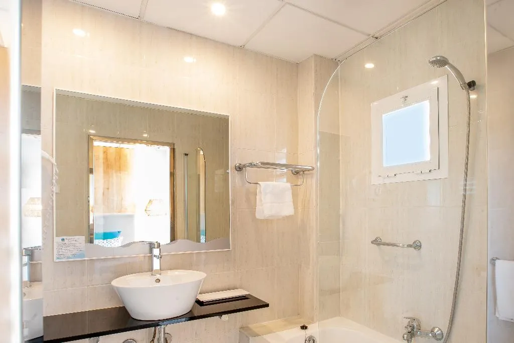 Double or Twin SUPERIOR SIDE SEA VIEW Room, Bahia de Alcudia Hotel & Spa, Majorca