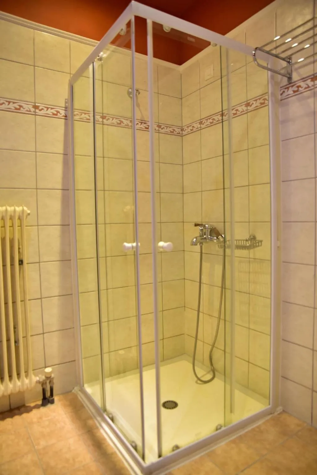 Room, Mont Helmos, Athens
