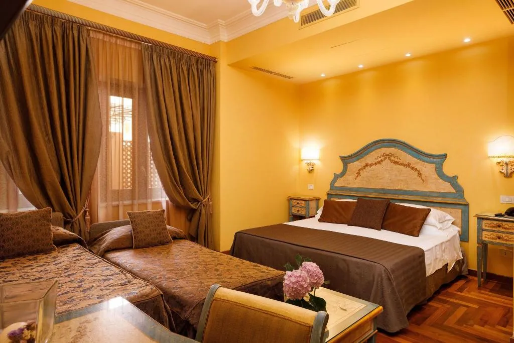 QUADRUPLE SUPERIOR WITH DOUBLE BED Room, Hotel Palazzo Guardati, Naples
