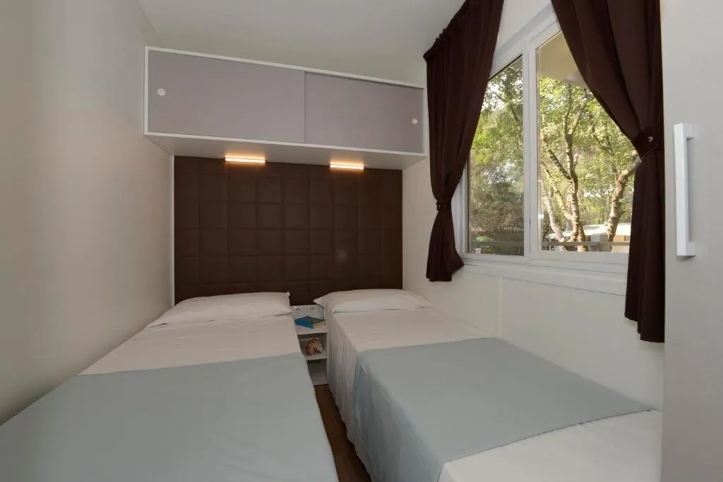 MOBILE HOME CAPACITY 6 Room, Baia Domizia Camping Village, Naples