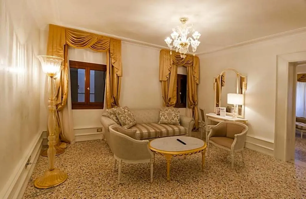 SUITE CLASSIC Room, Cà Bonfadini Historic Experience, Venice