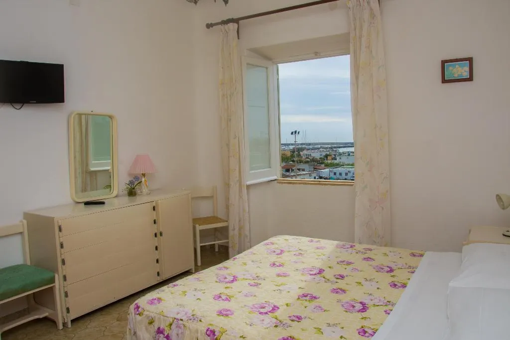 Room, Hotel Villa Mena, Naples