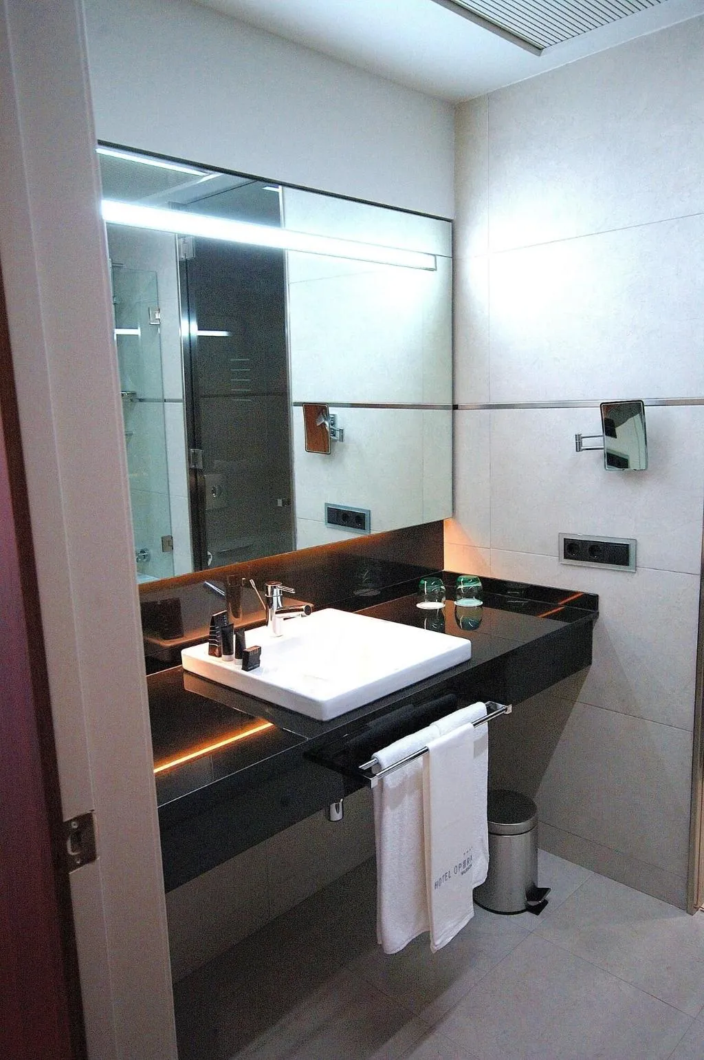 DOUBLE SINGLE USE QUEEN SIZE BED Room, Primus Valencia, Valencia