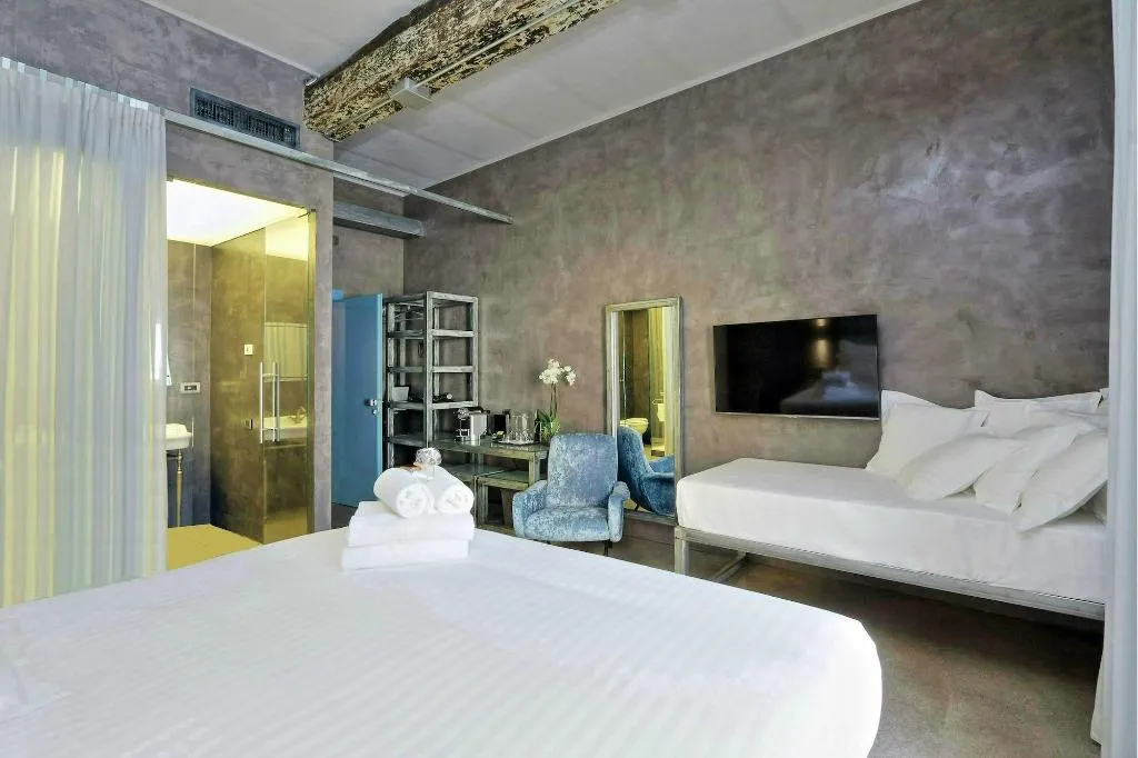 Room, Mama's Home Rome, Rome