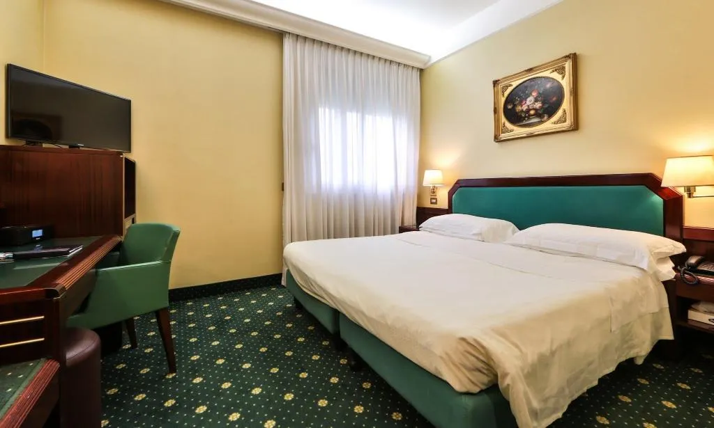 DOUBLE QUEEN SIZE BED Room, Astoria Sure Hotel Collection by Best Western, Milan