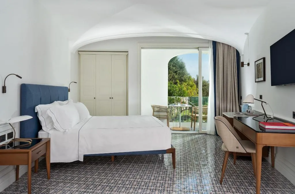 Room, Borgo Santandrea, Naples