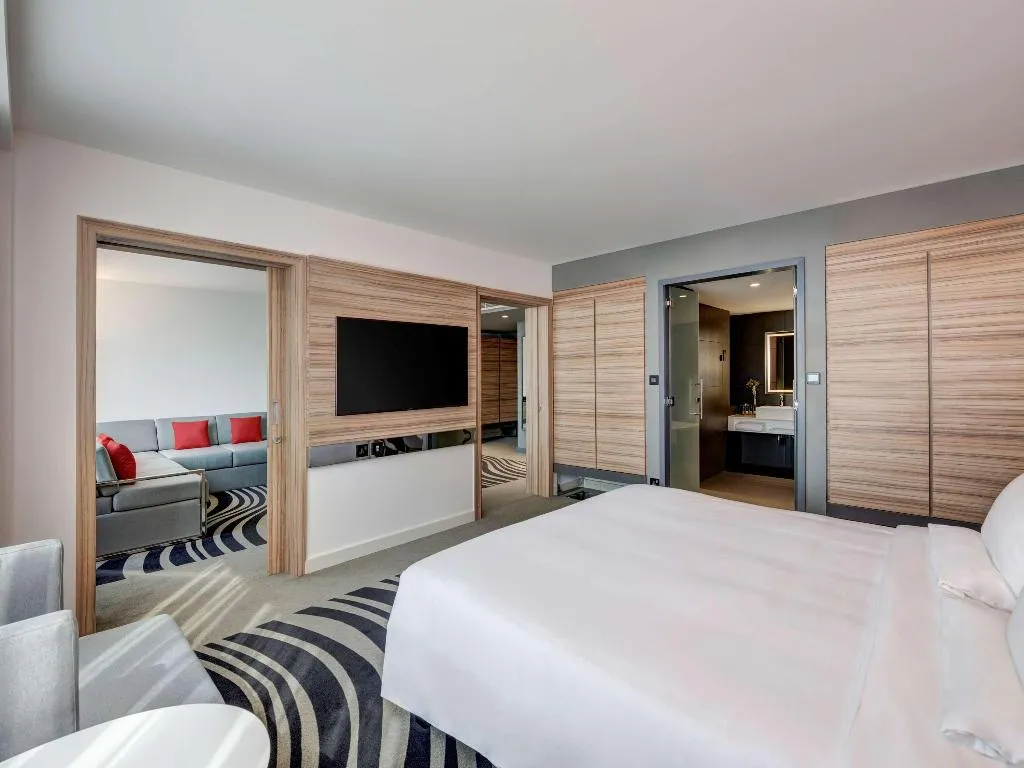 SUITE EXECUTIVE Room, Novotel Sharjah Expo Centre, Dubai