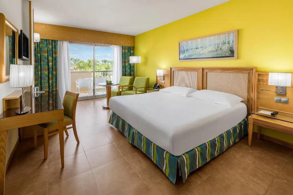 FAMILY ROOM SUPERIOR Room, Elba Costa Ballena Beach & Thalasso Resort, Costa De La Luz