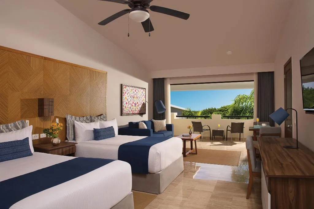 JUNIOR SUITE WITH VIEWS Room, Dreams Sapphire Resort & SPA, Cancun Area