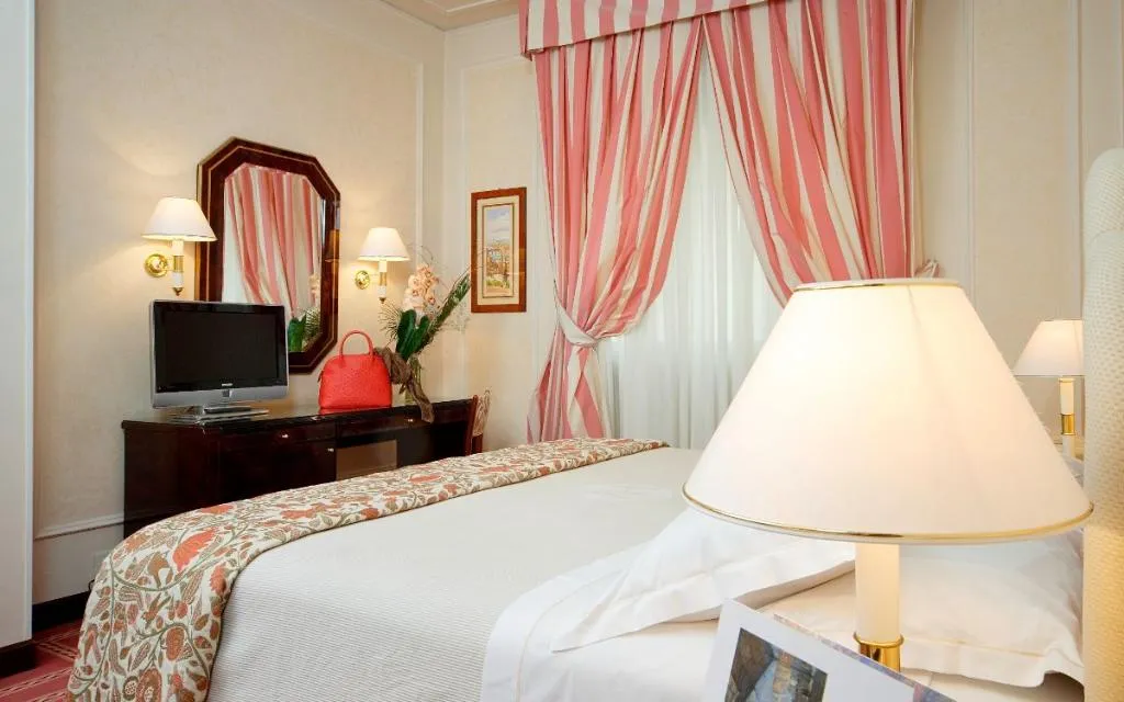 DOUBLE SINGLE USE ECONOMY Room, De la Ville, Florence