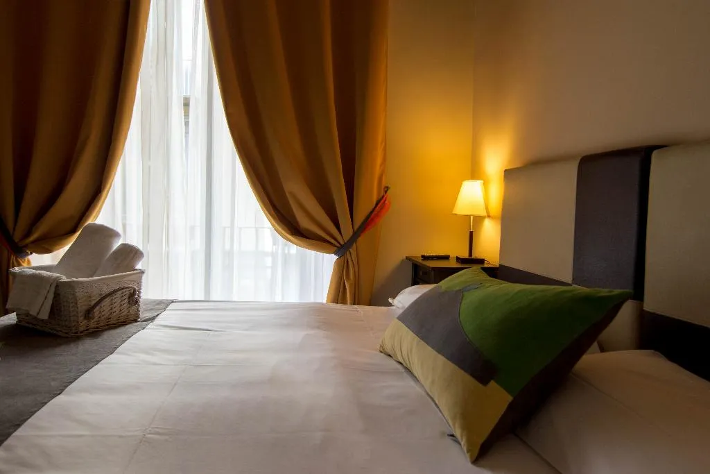 Double or Twin SUPERIOR Room, Hotel Plebiscito Aparthotel, Naples