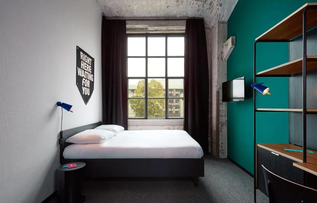 DOUBLE EXECUTIVE QUEEN BED Room, The Social Hub Maastricht, Amsterdam