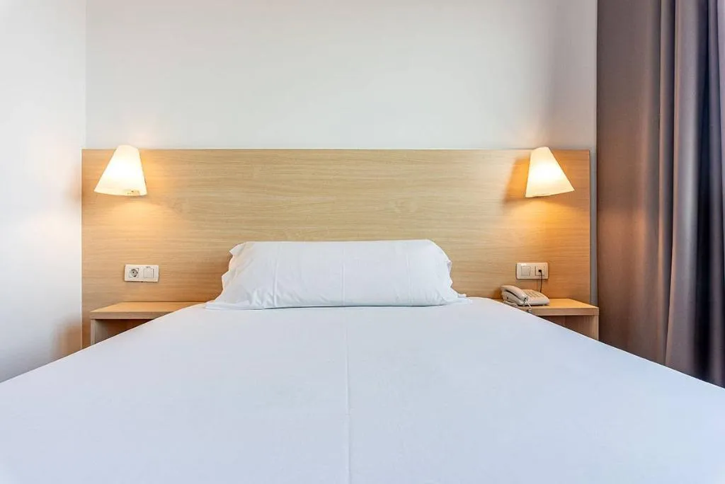 TRIPLE STANDARD Room, Basic Hotel, Barcelona